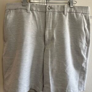 Callaway Men's Flat Front Shorts in Light Gray